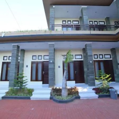 Oyo Flagship 91237 Ratu Guest House Kedunganan Exterior photo