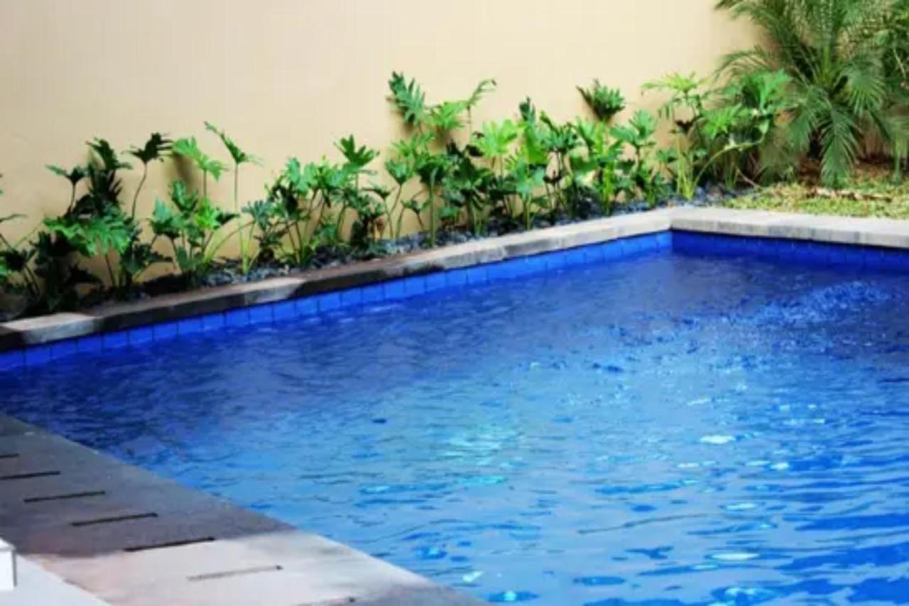 Oyo Flagship 91237 Ratu Guest House Kedunganan Exterior photo