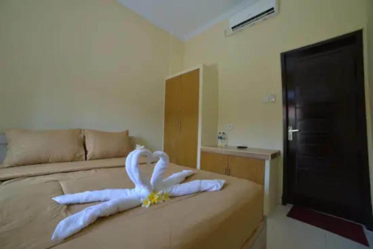 Oyo Flagship 91237 Ratu Guest House Kedunganan Exterior photo