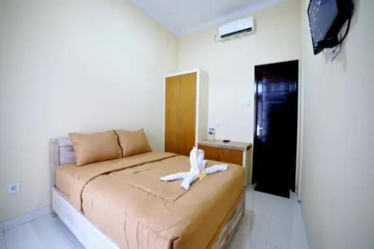 Oyo Flagship 91237 Ratu Guest House Kedunganan Exterior photo